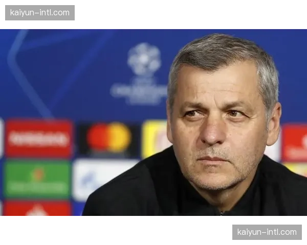 独家专访里昂主帅：详解构建高位逼抢与快速反击一体化战术体系