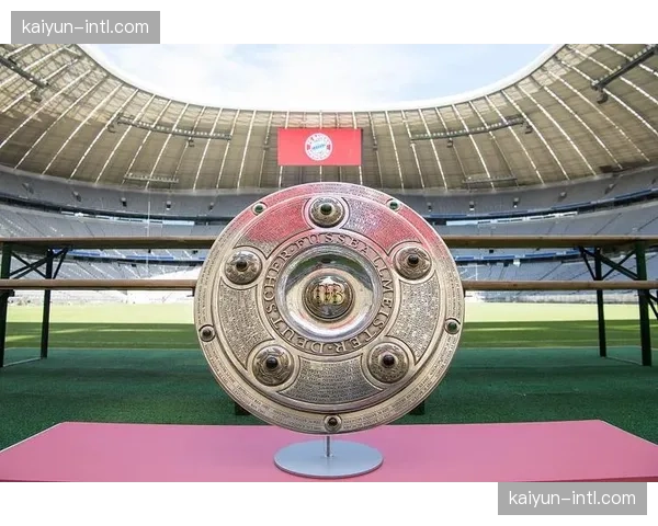 人物聚焦:诺伊尔高接低挡,赛后获评全场最佳捍卫安联球场 人物聚焦:诺伊尔高接低挡,赛后获评全场最佳捍卫安联球场