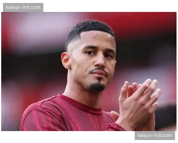 萨利巴左脚踝伤势退出法国队，拉克鲁瓦首次入选顶替