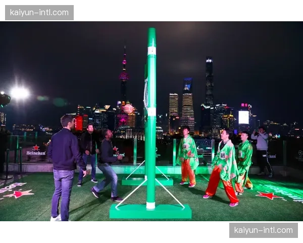 欧冠冠军奖杯巡展至柏林,吸引数千名青少年足球爱好者参观 欧冠冠军奖杯巡展至柏林,吸引数千名青少年足球爱好者参观